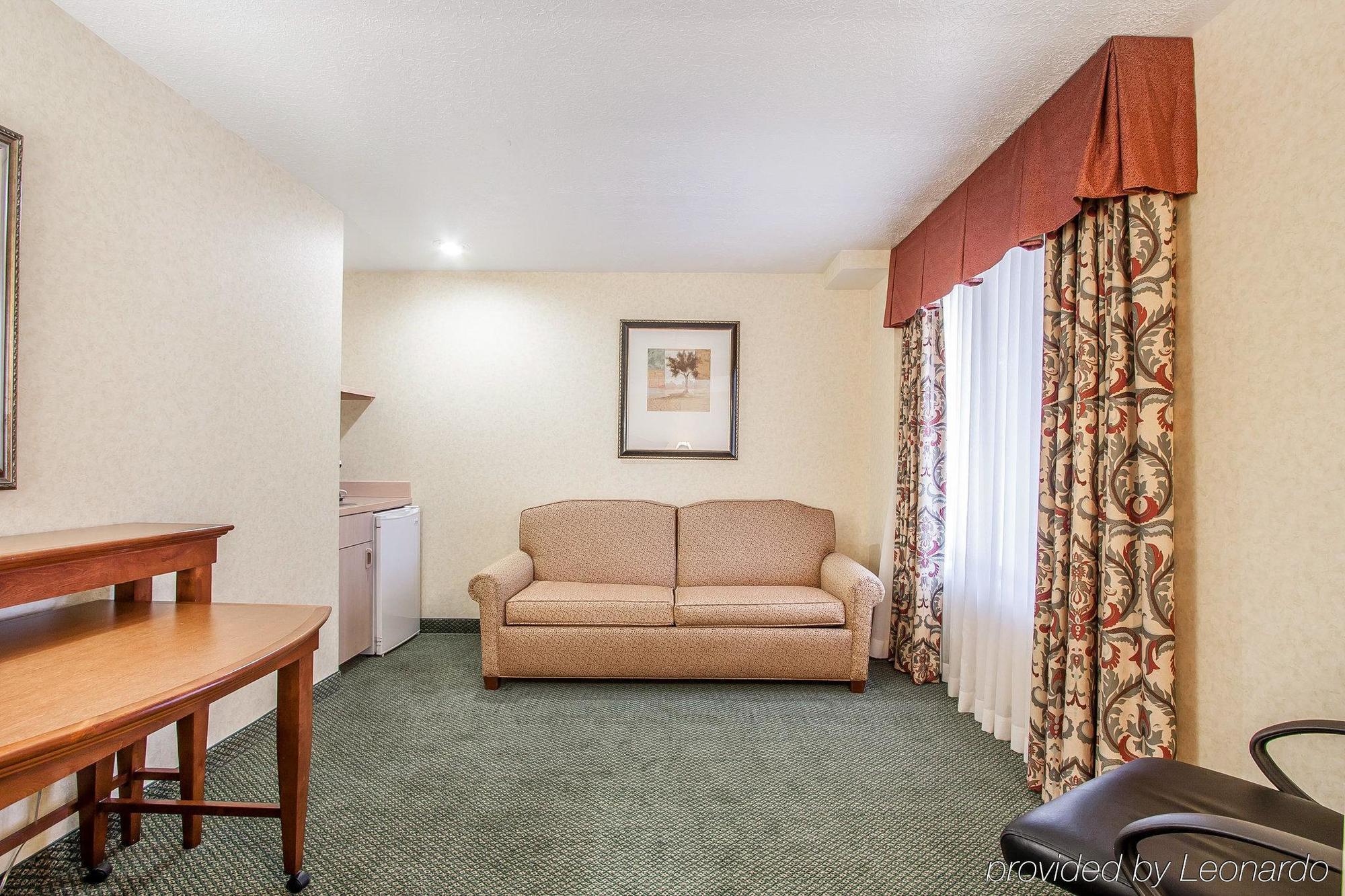 Comfort Inn Conference Center Hillsboro Exterior photo