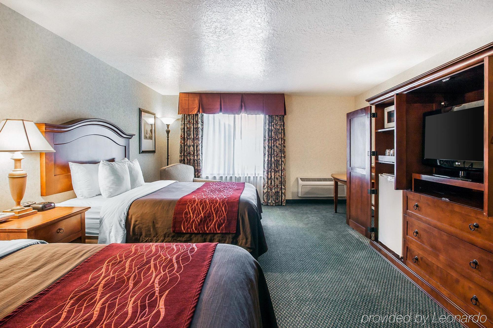 Comfort Inn Conference Center Hillsboro Exterior photo