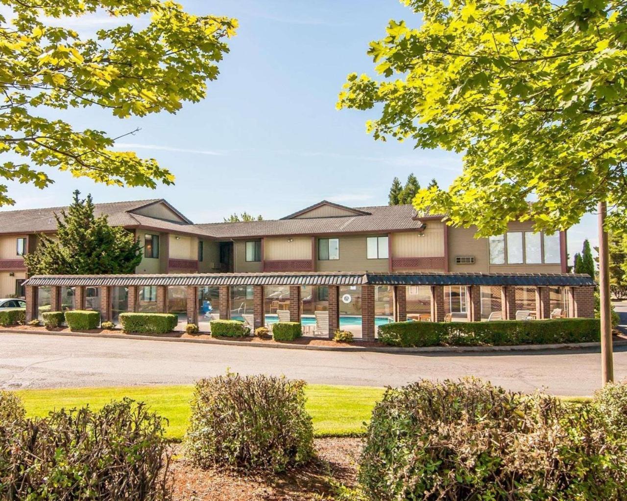 Comfort Inn Conference Center Hillsboro Exterior photo