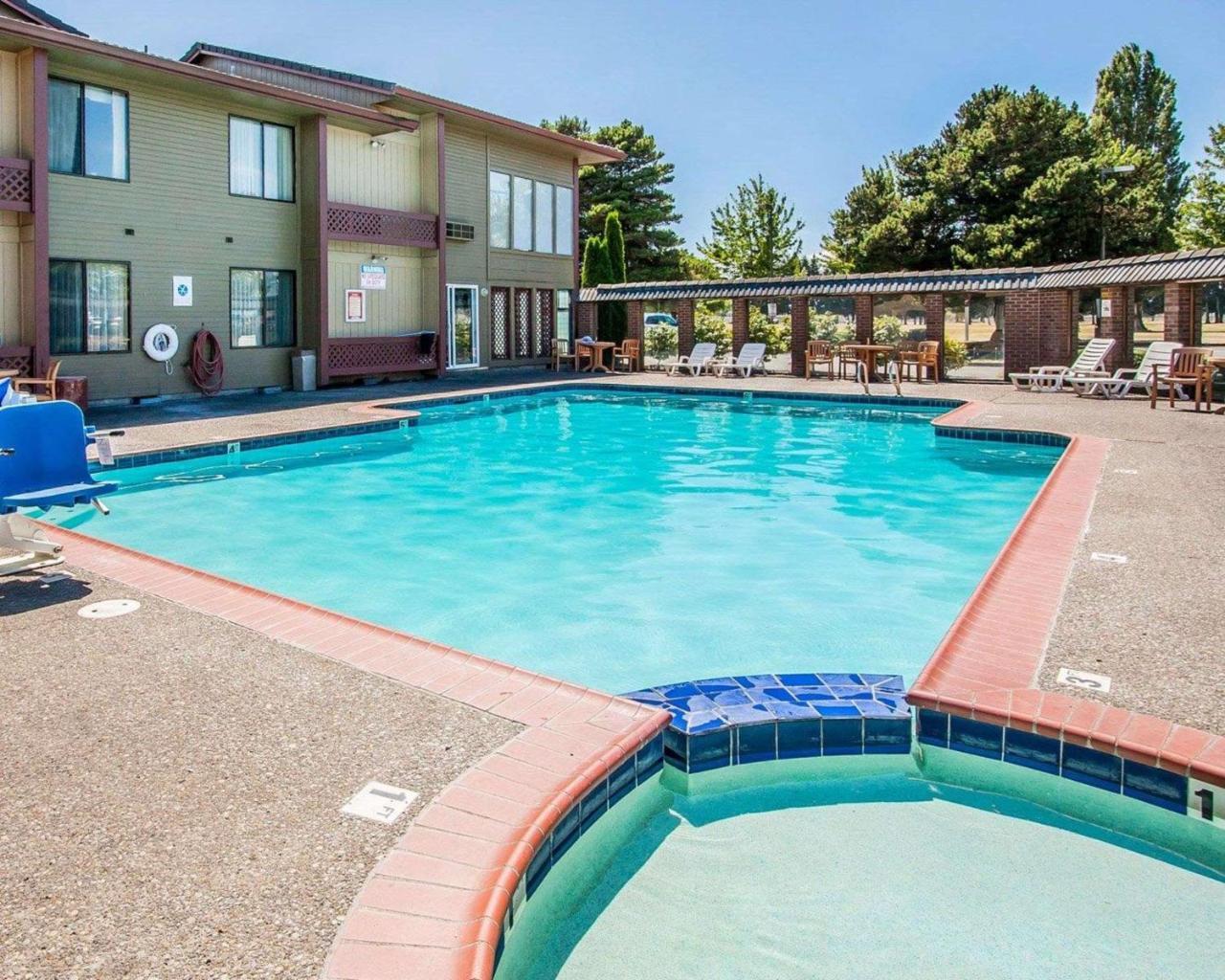 Comfort Inn Conference Center Hillsboro Exterior photo