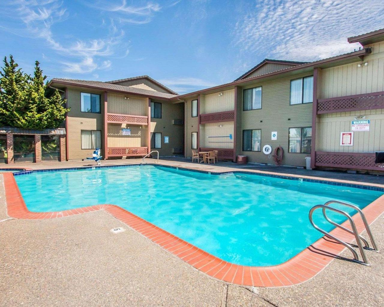 Comfort Inn Conference Center Hillsboro Exterior photo